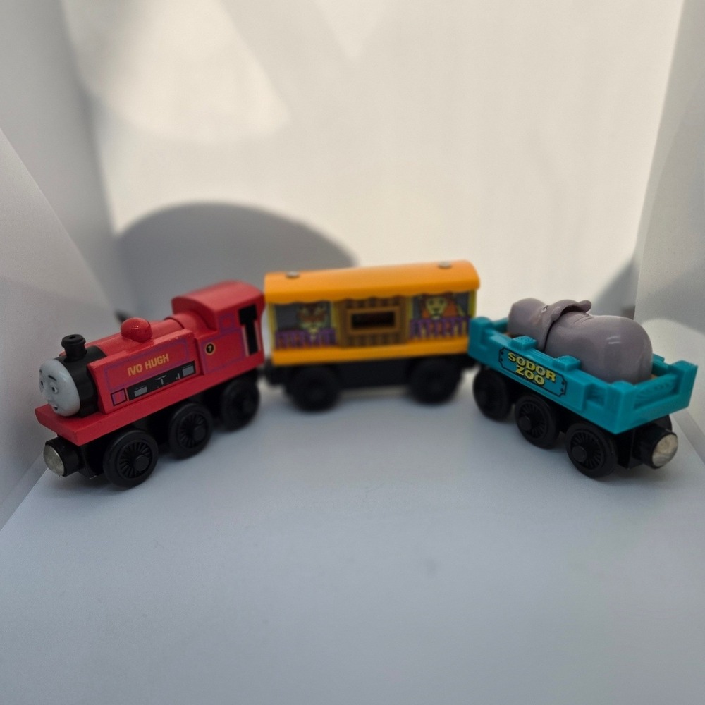 Thomas Friends Wooden Railway Ivo Hugh Engine with Sodor Zoo & Hippo Cars Set